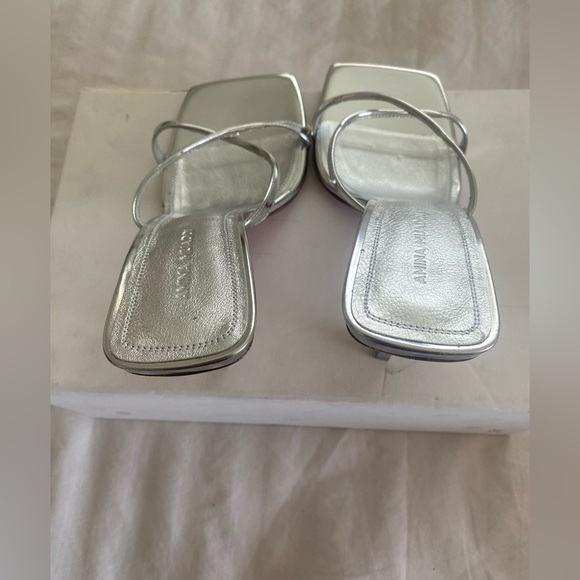 ✨ NEW! Authentic! Amina Muaddi Silver Strappy Heels – Size 38.5 ✨ Mules - Picture 3 of 15